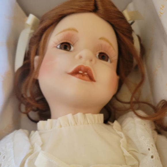 KATHLEEN by Joke Grobben, a porcelain doll in the Hamilton Collection. - Picture 2 of 8